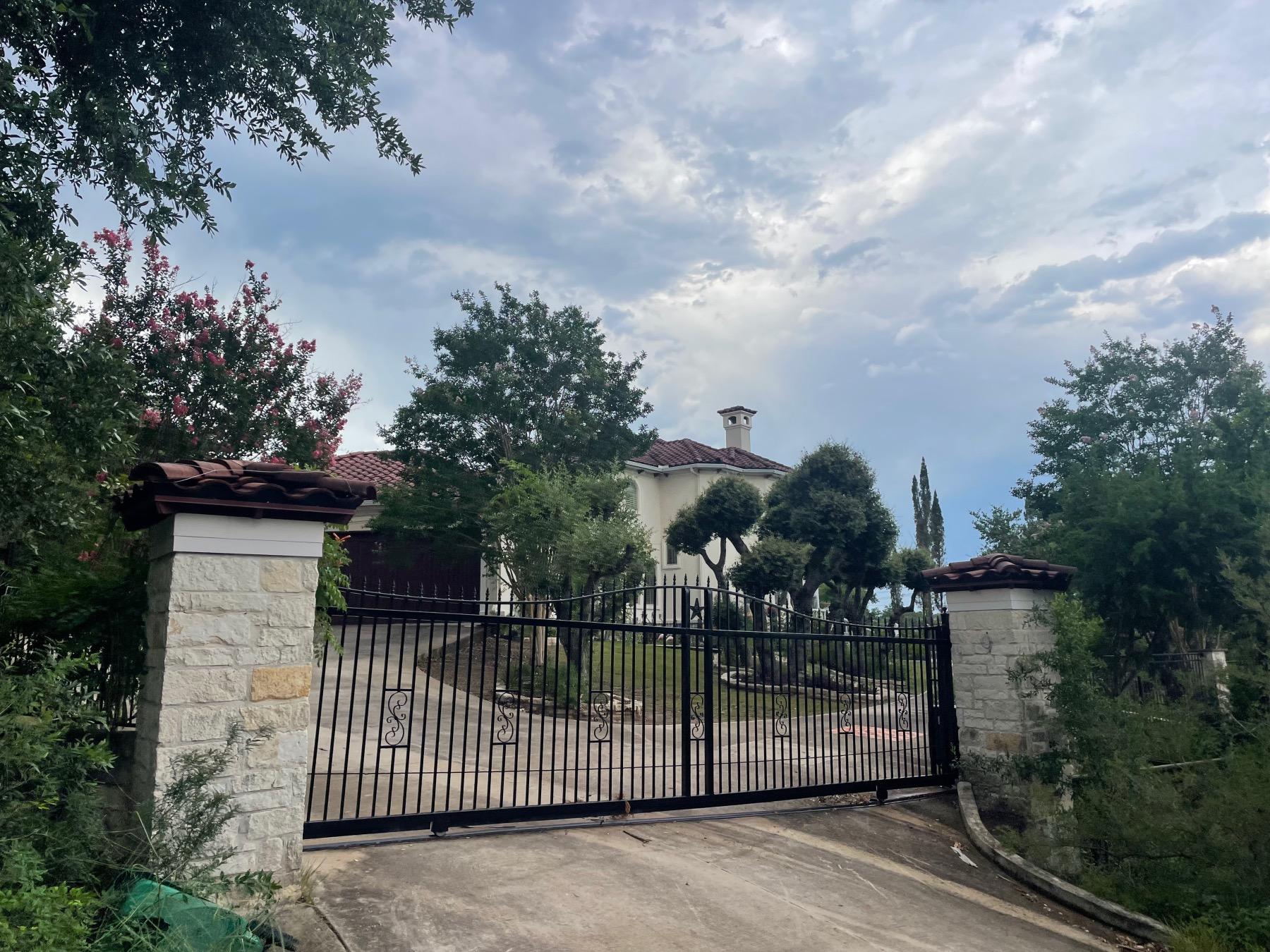 vista grande gated home in Austin tx 78734