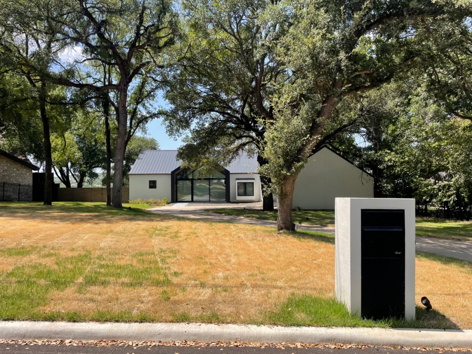 aqua verde contemporary home Austin tx