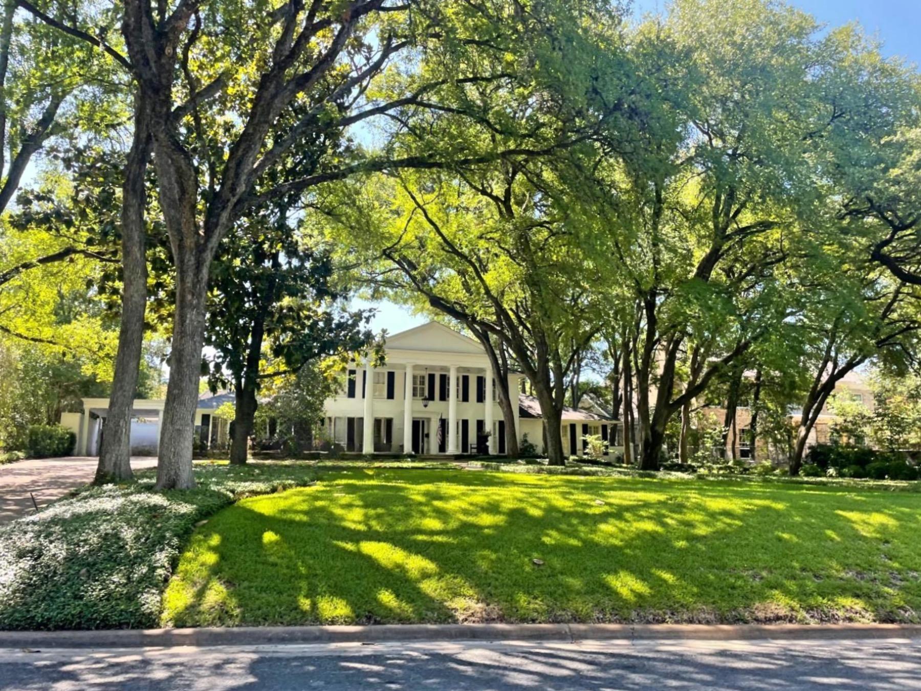 colorado foothills home on large lot with mature trees Austin tx