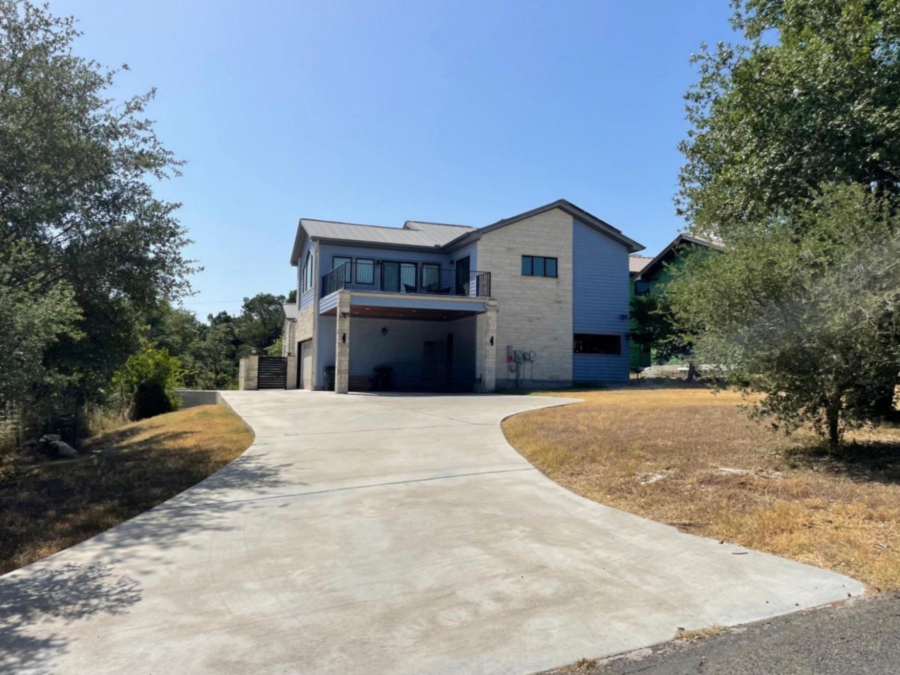 lake ridge estates Austin home with garage and carport