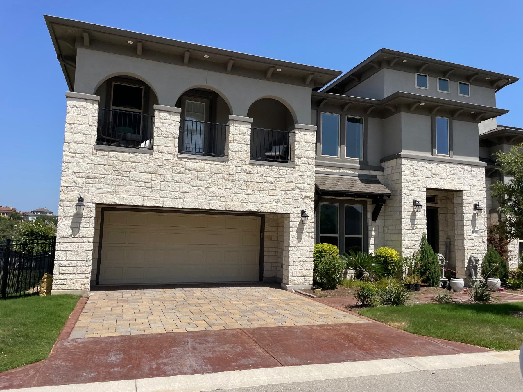 lakes edge luxury home Austin tx