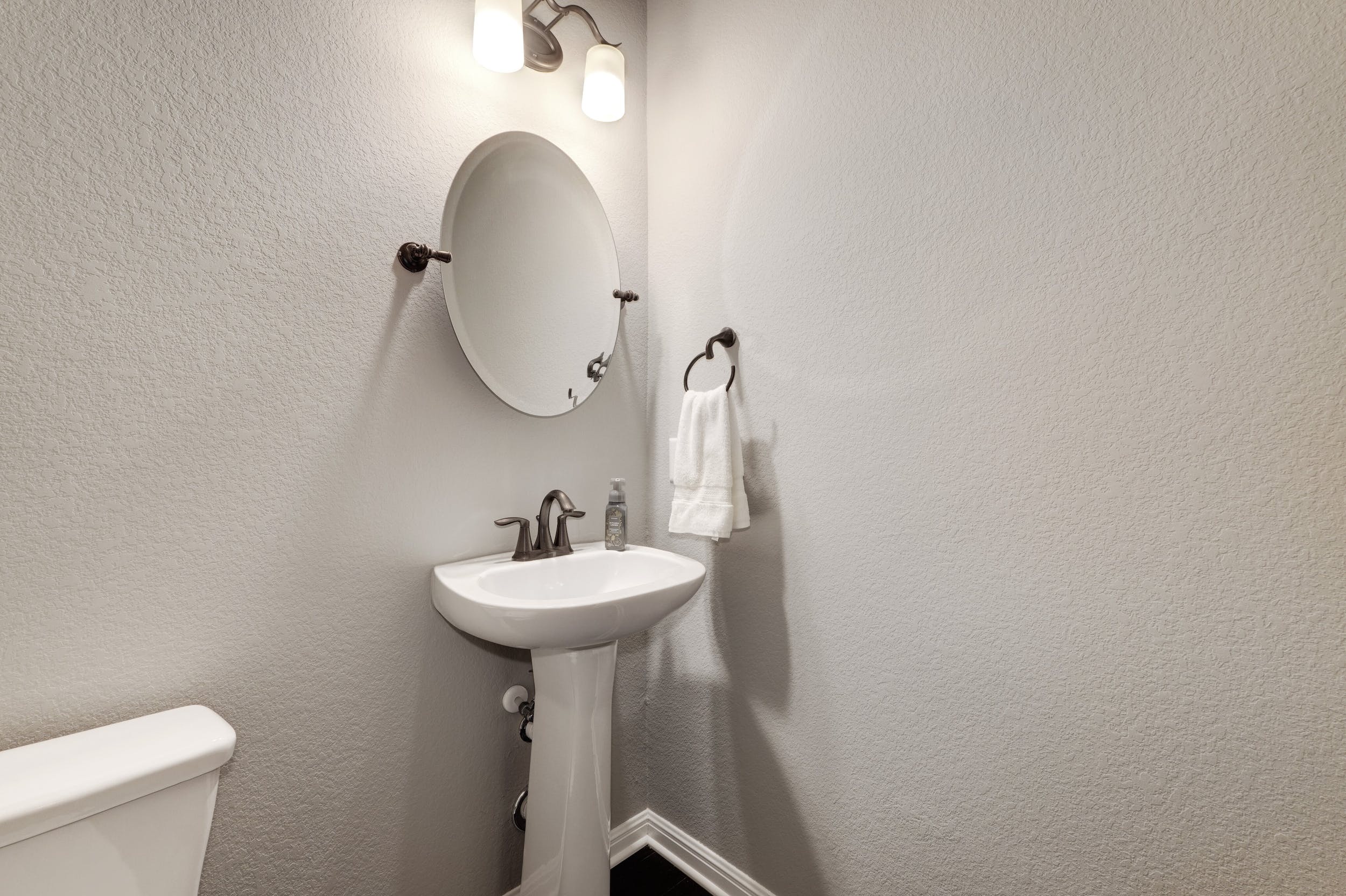 7517 Colina Vista A Austin downstairs half bath