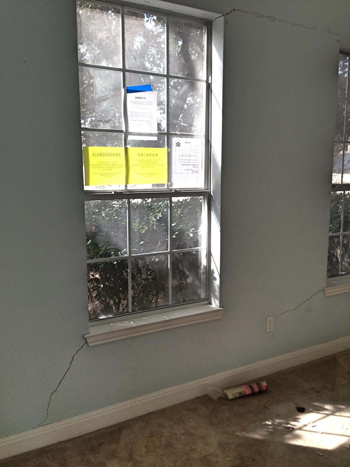 home in Austin with foundation cracks