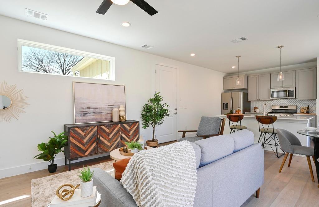 1306 Justin Lane 2 Austin TX 78757 Living room