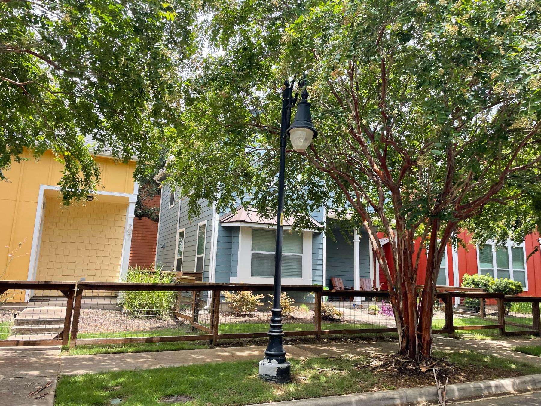 homes in chestnut commons Austin tx