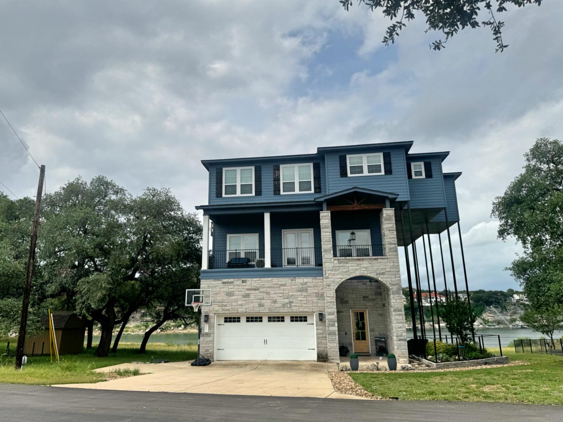 emerald bend home on stilts lago vista texas
