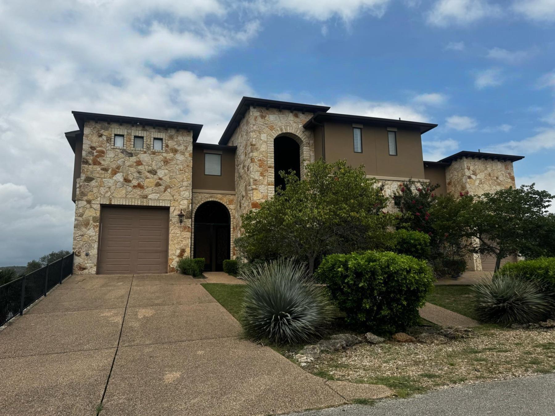 home with view in emerald bend lago vista